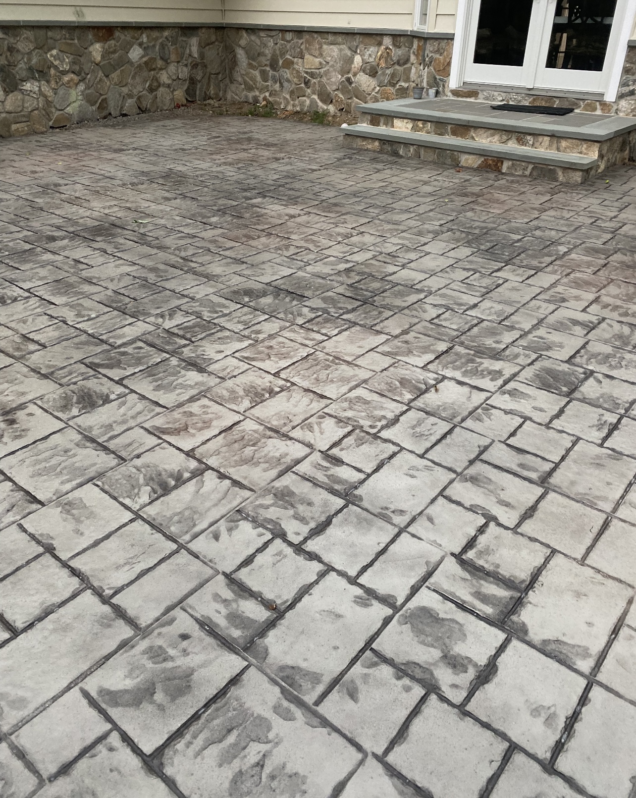 Cobblestone stamped patio with bluestone entry steps